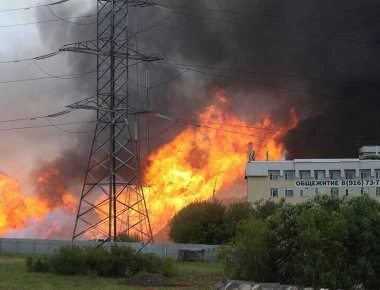 Ένας νεκρός και 13 τραυματίες από τη μεγάλη φωτιά σε θερμοηλεκτρικό σταθμό στη Μόσχα (φώτο-βίντεο)